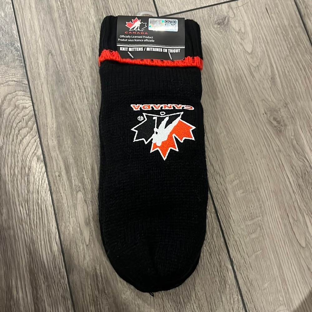 NWT Team Canada officially licensed product knit mittens one size for adults